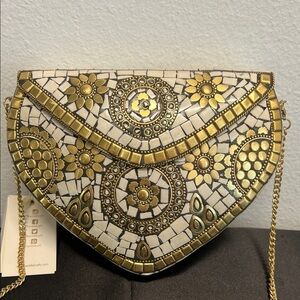 Antik Kraft | Metal Heart Gold & Cream Mosaic Purse w/ Crossbody